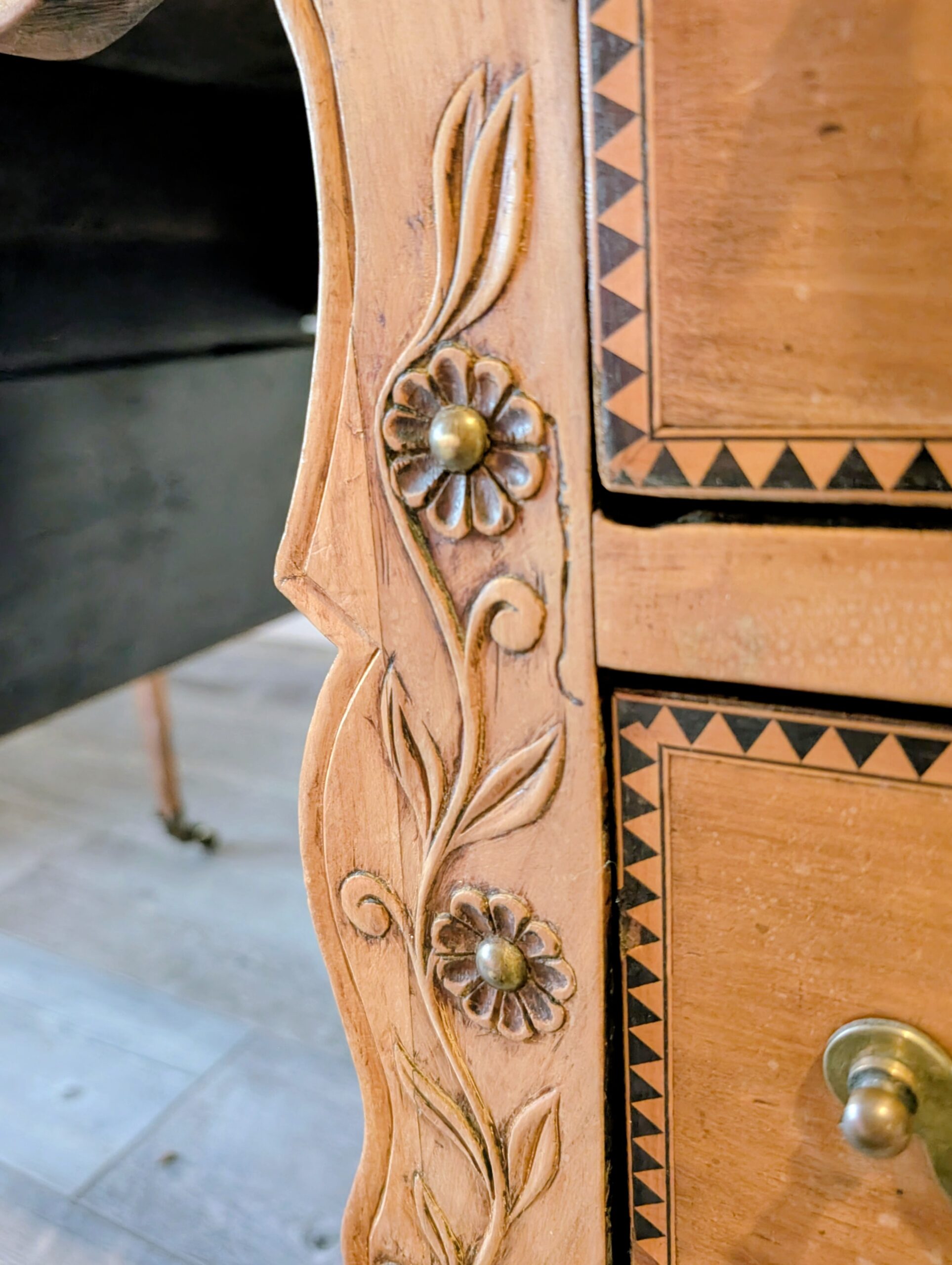 Vintage Solid Wood French Provincial Desk Carved Antique Style - Image 5